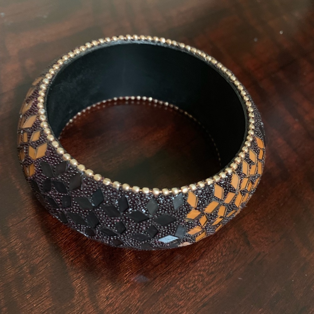 Bangle with beautiful cut glass multicolor design